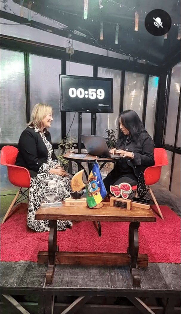 Maria Teresa Cagalj es entrevistada por Carolina Valenzuela